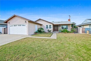 8725 San Antonio Dr in Buena Park, CA - Building Photo