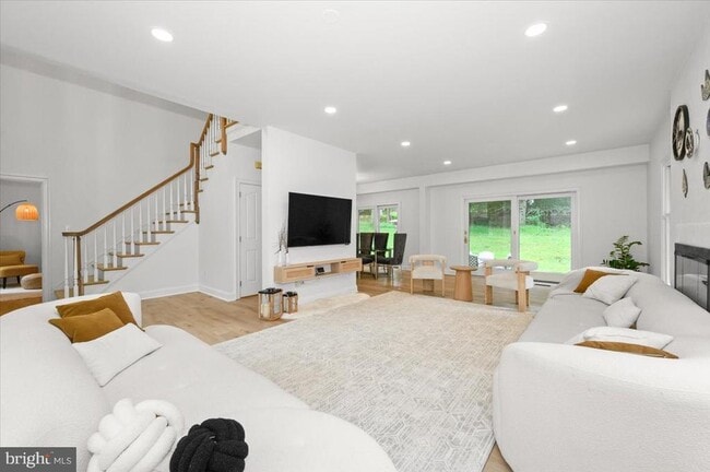 8225 Hawkins Creamery Rd in Gaithersburg, MD - Building Photo - Building Photo