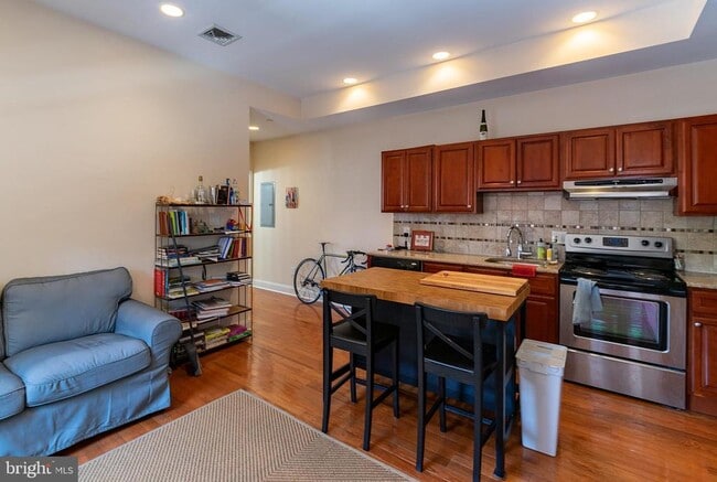 property at 1841 Bainbridge St