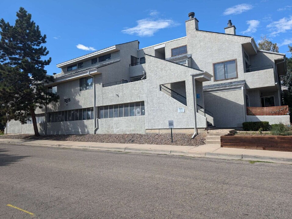 1825 Kendall St-Unit -#207 in Lakewood, CO - Building Photo