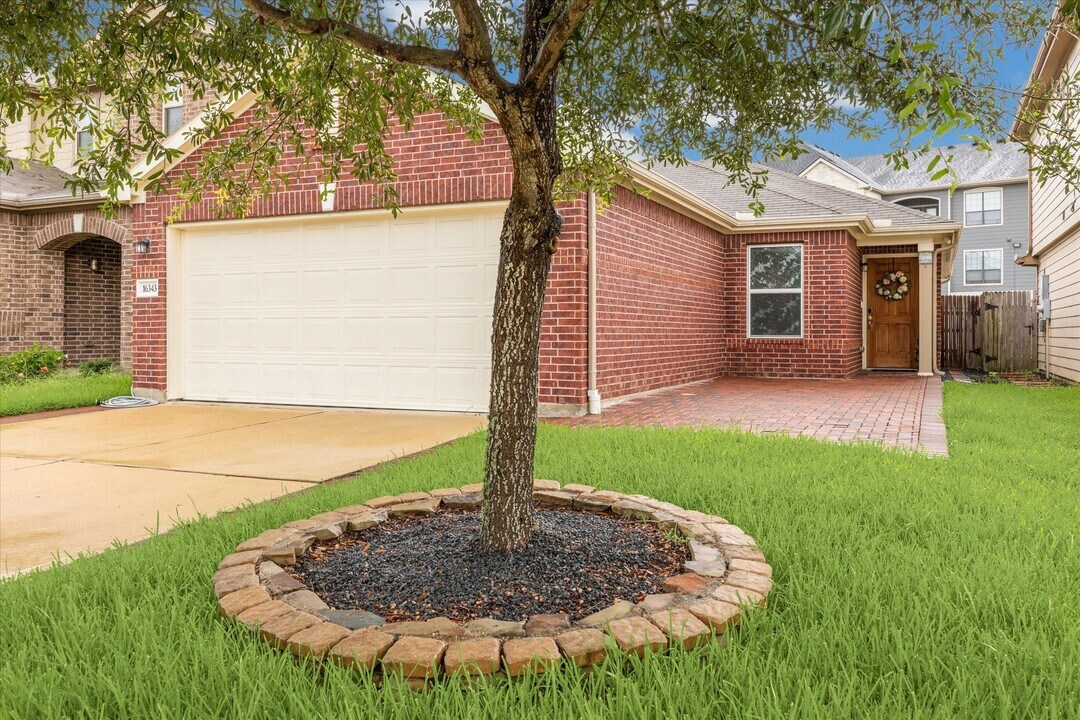 16343 Oakside Hollow Ln in Houston, TX - Building Photo