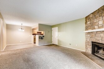 8225 Fairmount Dr, Unit 6-107 in Denver, CO - Building Photo - Building Photo