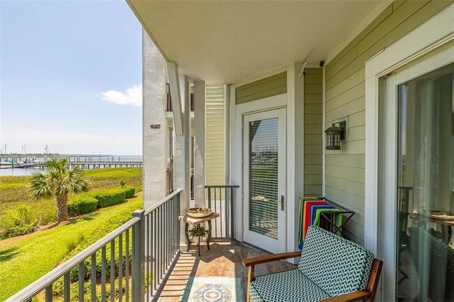 10 Marina Dr in St. Simons Island, GA - Foto de edificio - Building Photo