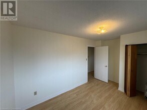 87 Boston Crescent in Hamilton, ON - Building Photo - Building Photo