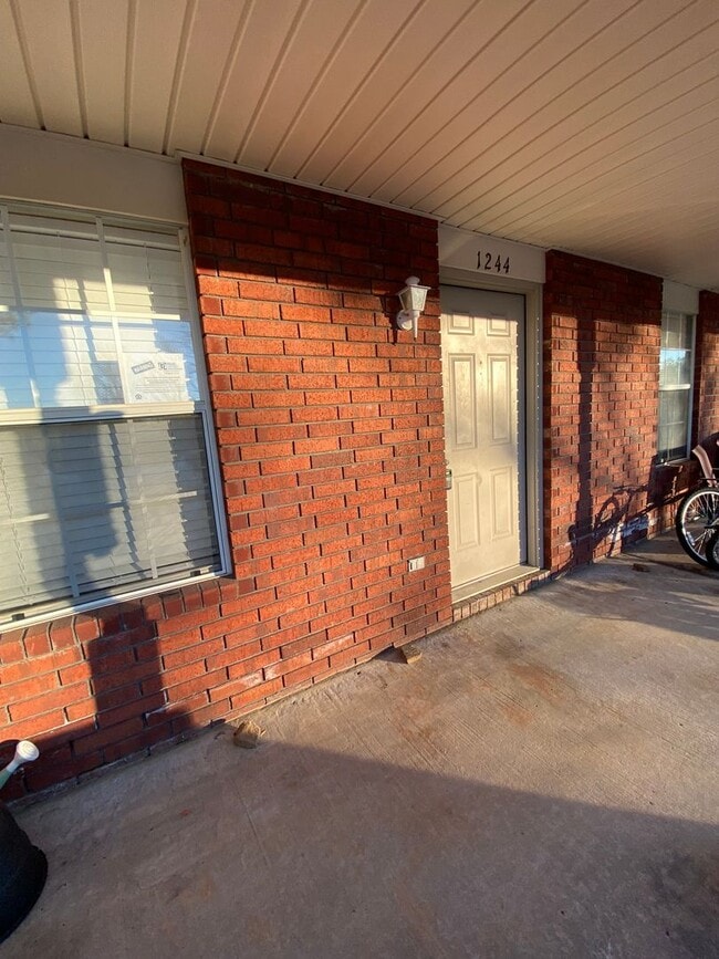 1244 N Iron Horse Dr in Fayetteville, AR - Building Photo - Building Photo