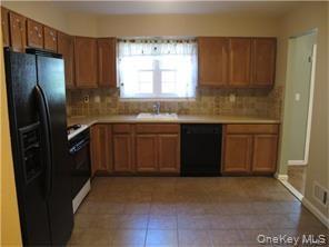 444 Genesee Ct in Suffern, NY - Building Photo - Building Photo