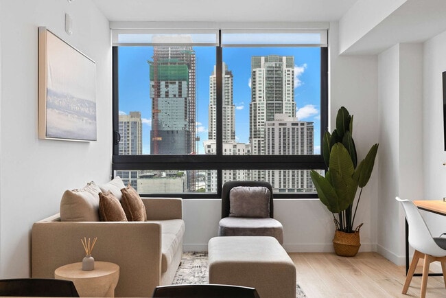 225 N Miami Ave, Unit SI FL25-ID1380778P in Miami, FL - Foto de edificio - Building Photo