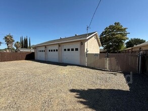 524 E Krell Ln in French Camp, CA - Building Photo - Building Photo