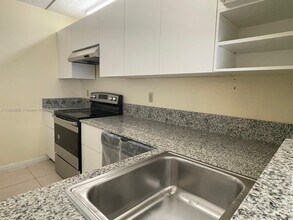 820 Twin Lakes Dr in Coral Springs, FL - Building Photo - Building Photo
