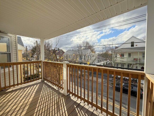 196 Sherman St, Unit 1 in Cambridge, MA - Foto de edificio - Building Photo