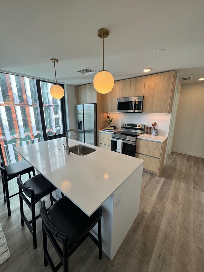 144 NW 32nd St, Unit B1 in Miami, FL - Building Photo - Building Photo