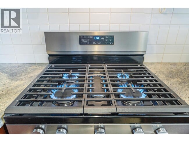 2250 Wesbrook Mall in Vancouver, BC - Building Photo - Building Photo