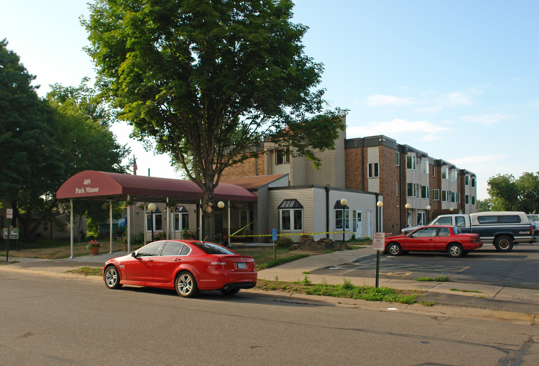 Park Manor Apartments in Braham, MN - Building Photo