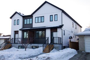 9938 162 St NW in Edmonton, AB - Building Photo
