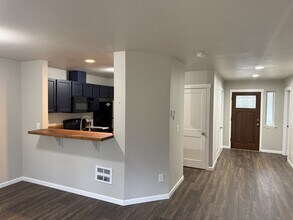 1480 SE Cole Rd in Shelton, WA - Building Photo - Building Photo