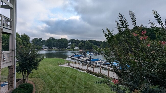 107 Pier 33 Dr