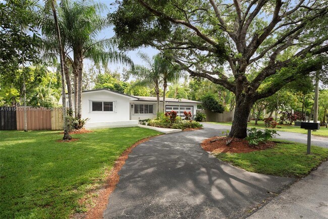 6231 SW 58th St in South Miami, FL - Building Photo - Building Photo