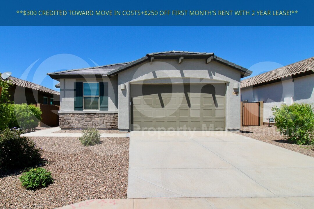 3432 E Dakota Dr in San Tan Valley, AZ - Foto de edificio