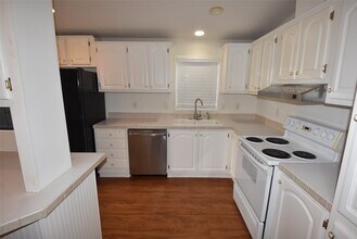 10007 Elderberry Park Ln in Tomball, TX - Building Photo - Building Photo