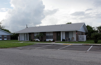 Palmetto Villas in Palmetto, FL - Foto de edificio - Building Photo