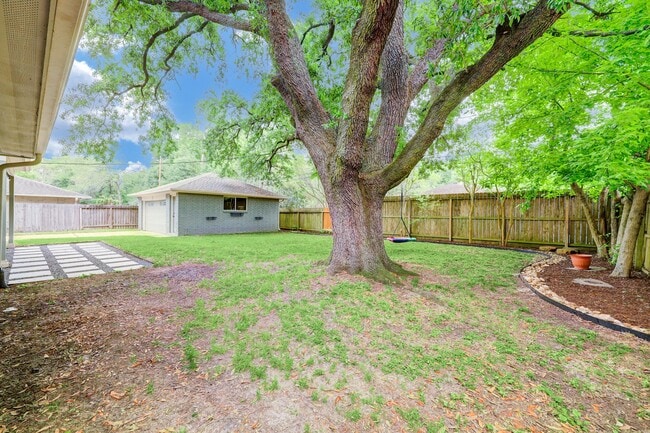 property at 10903 Hillcroft St