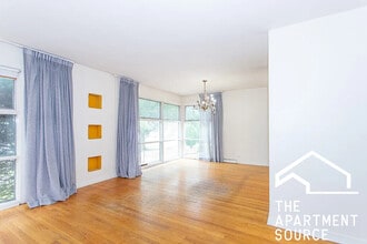 7407 N California Ave in Chicago, IL - Foto de edificio - Building Photo