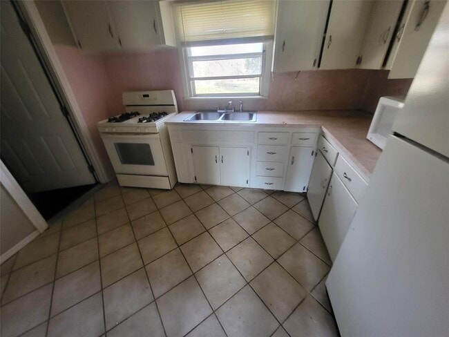 3104 N Holman Ct in Midwest City, OK - Building Photo - Building Photo