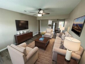 2105 S First St in Garland, TX - Building Photo - Building Photo