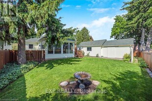 71 Bronte St. S in Milton, ON - Building Photo