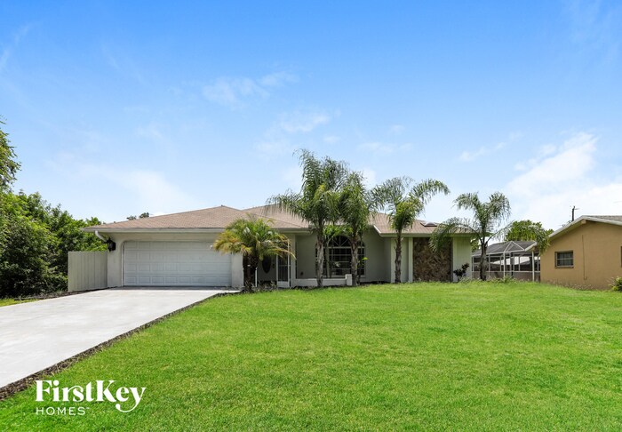 1492 Abel St in Port Charlotte, FL - Building Photo
