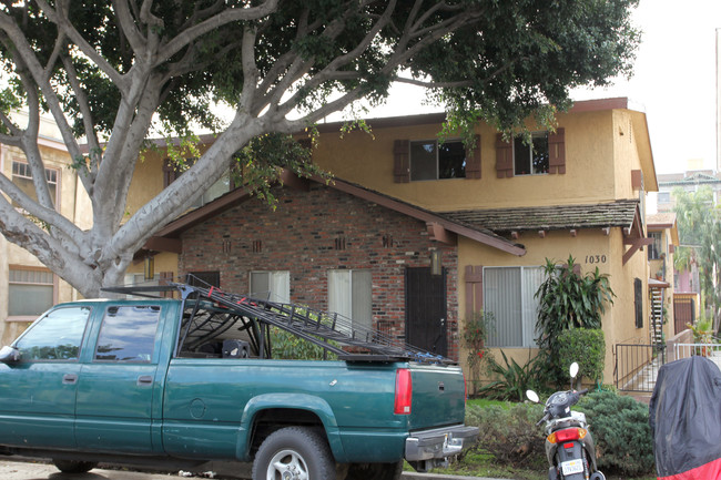 1030 E 1ST St in Long Beach, CA - Foto de edificio - Building Photo