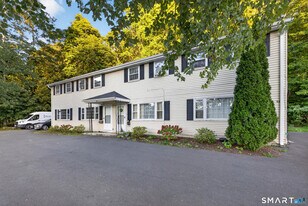 11 Maple Ave in Canton, CT - Building Photo