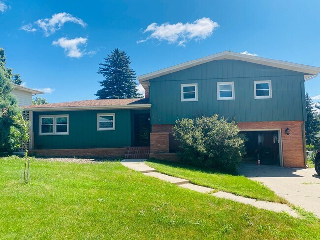 property at 1241 E Coulee Rd