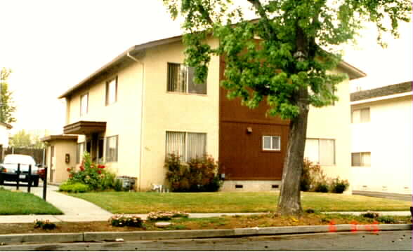 643 La Grande Dr in Sunnyvale, CA - Foto de edificio - Building Photo