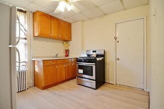 127-129-129 W 3rd St in Bayonne, NJ - Building Photo - Building Photo