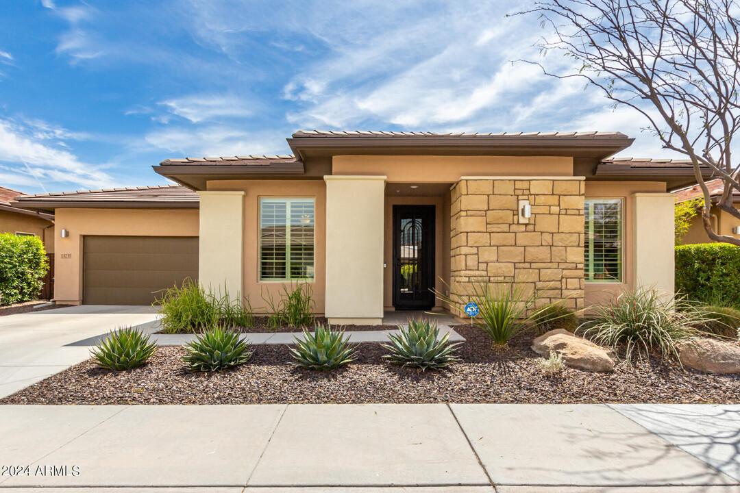 13231 W Hummingbird Terrace in Peoria, AZ - Building Photo