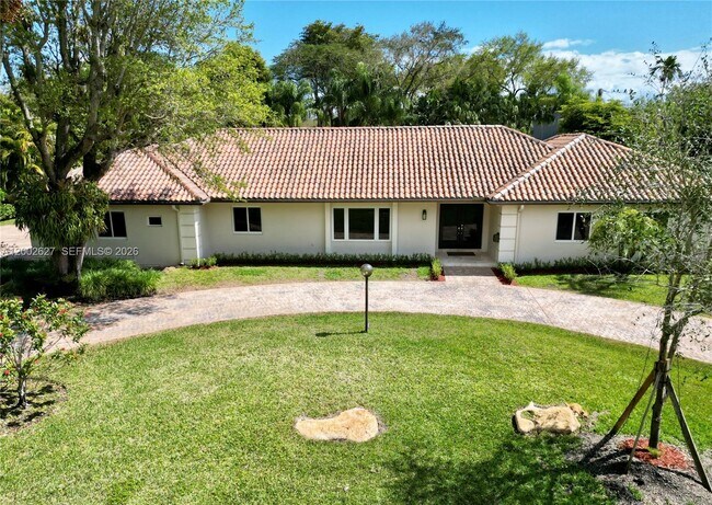 11401 SW 67th Ave in Miami, FL - Building Photo - Building Photo