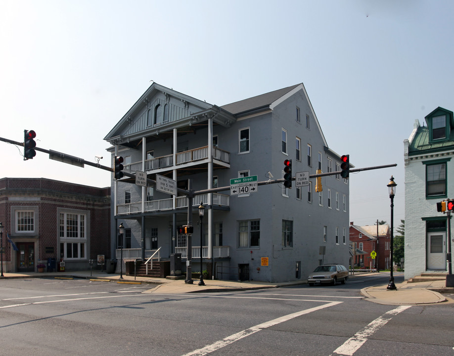 2 E Main St in Emmitsburg, MD - Building Photo