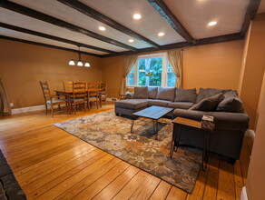 279 Maple St in Franklin, MA - Building Photo - Building Photo