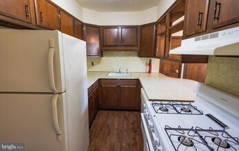 213 Laurel Ave in Glassboro, NJ - Building Photo - Building Photo