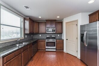 3258 Sag Harbor Ct NE in Buford, GA - Foto de edificio - Building Photo