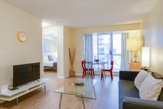 212A Adelaide St W in Toronto, ON - Building Photo - Building Photo