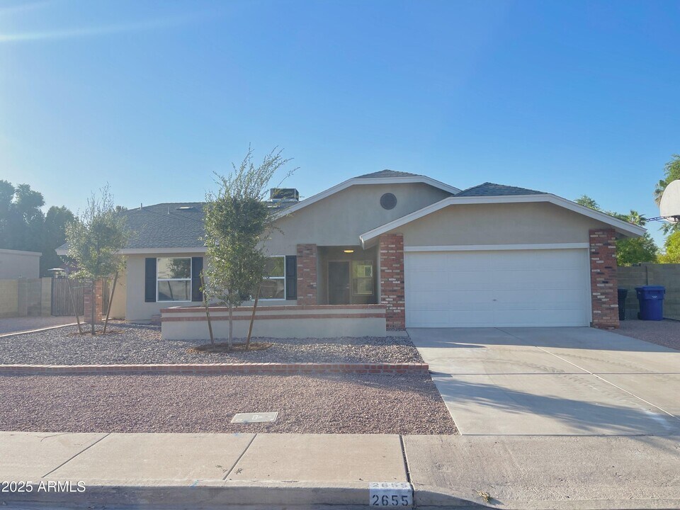 2655 E Enrose St in Mesa, AZ - Building Photo