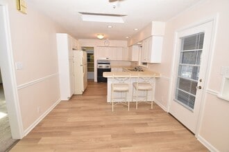 1538 Greenleaf Blvd in Elkhart, IN - Building Photo - Building Photo