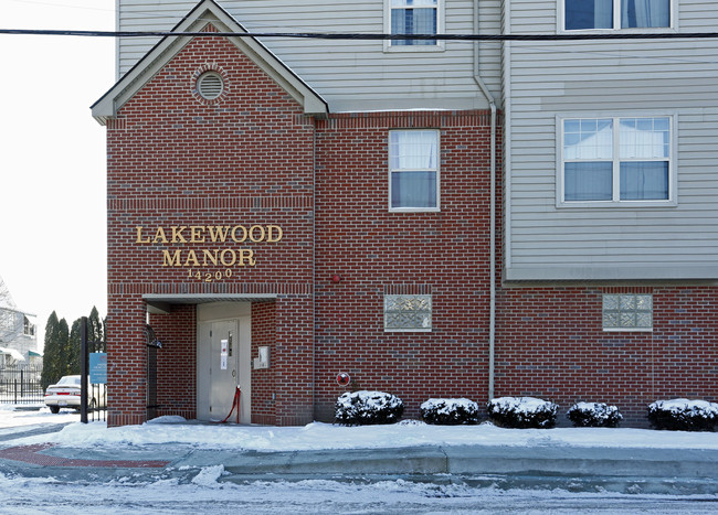 Lakewood Manor in Detroit, MI - Building Photo - Building Photo