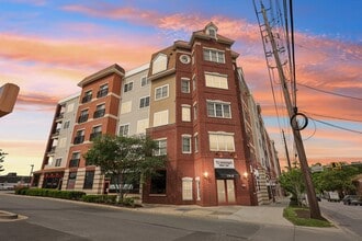 Rollins Ridge in Rockville, MD - Foto de edificio - Building Photo