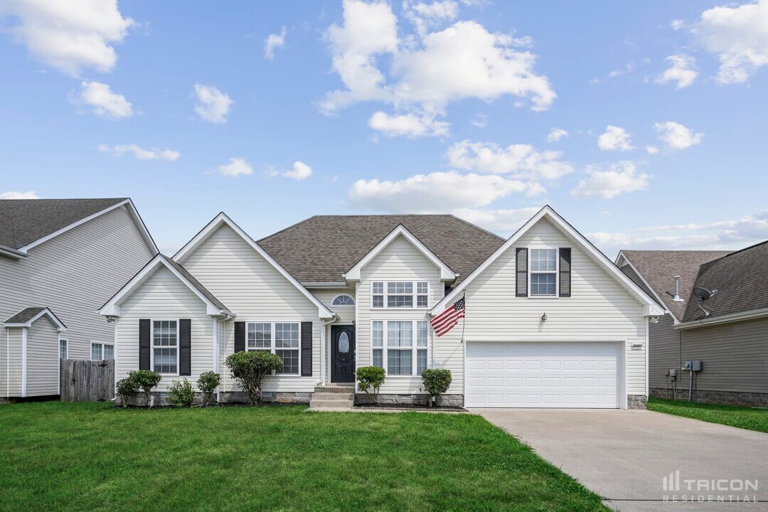 3641 Aurora Dr in Clarksville, TN - Building Photo