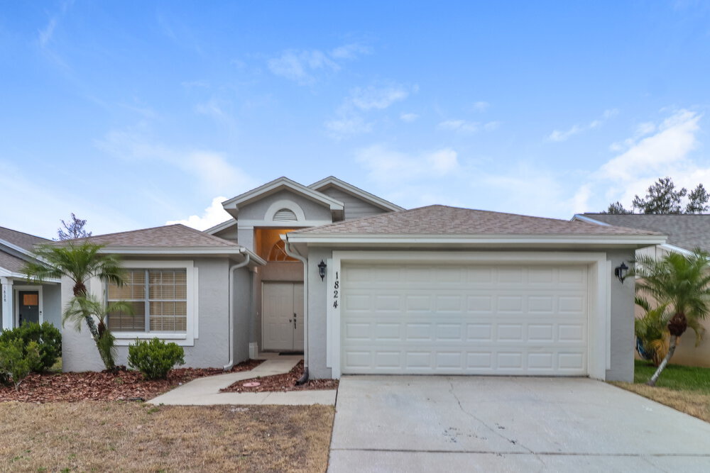 1824 Tinsmith Cir in Lutz, FL - Building Photo