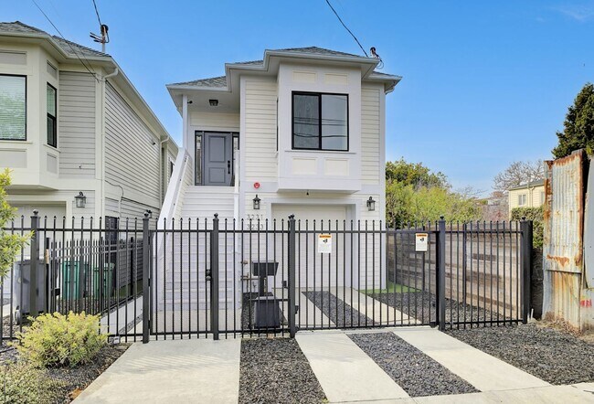 3231-3233 Hannah St in Oakland, CA - Building Photo - Building Photo