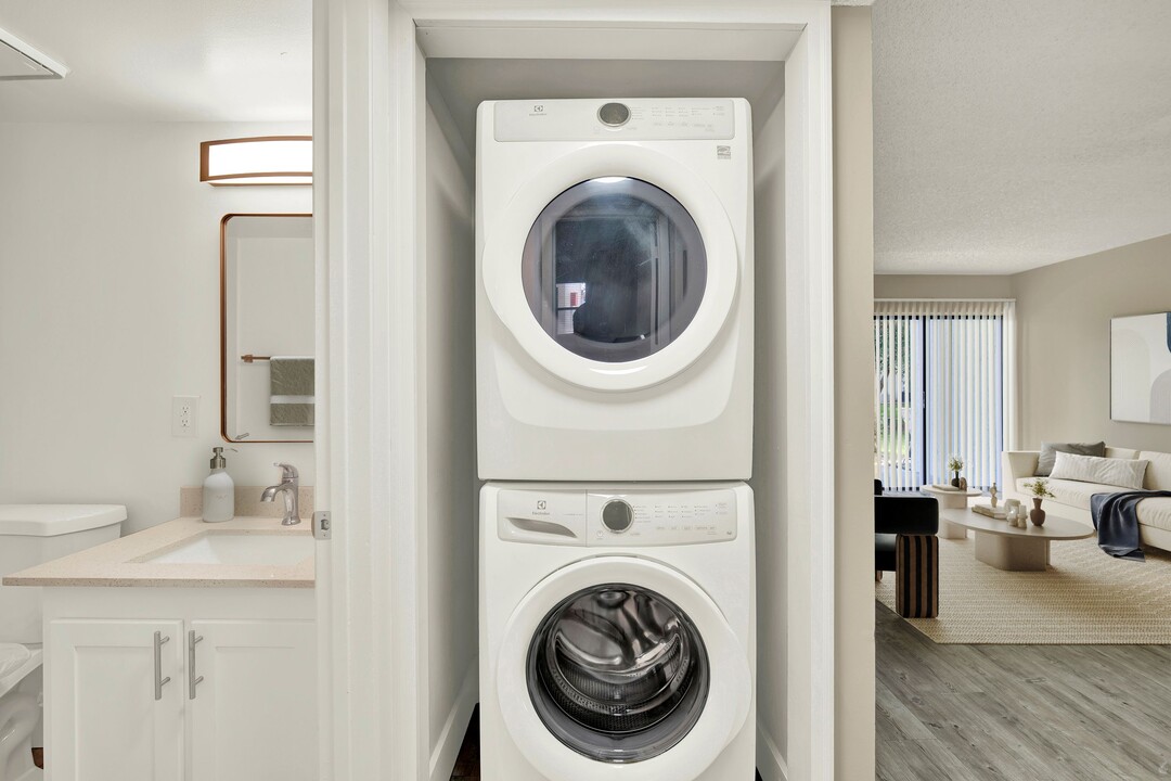 Virginia Park Residences in Fort Pierce, FL - Foto de edificio